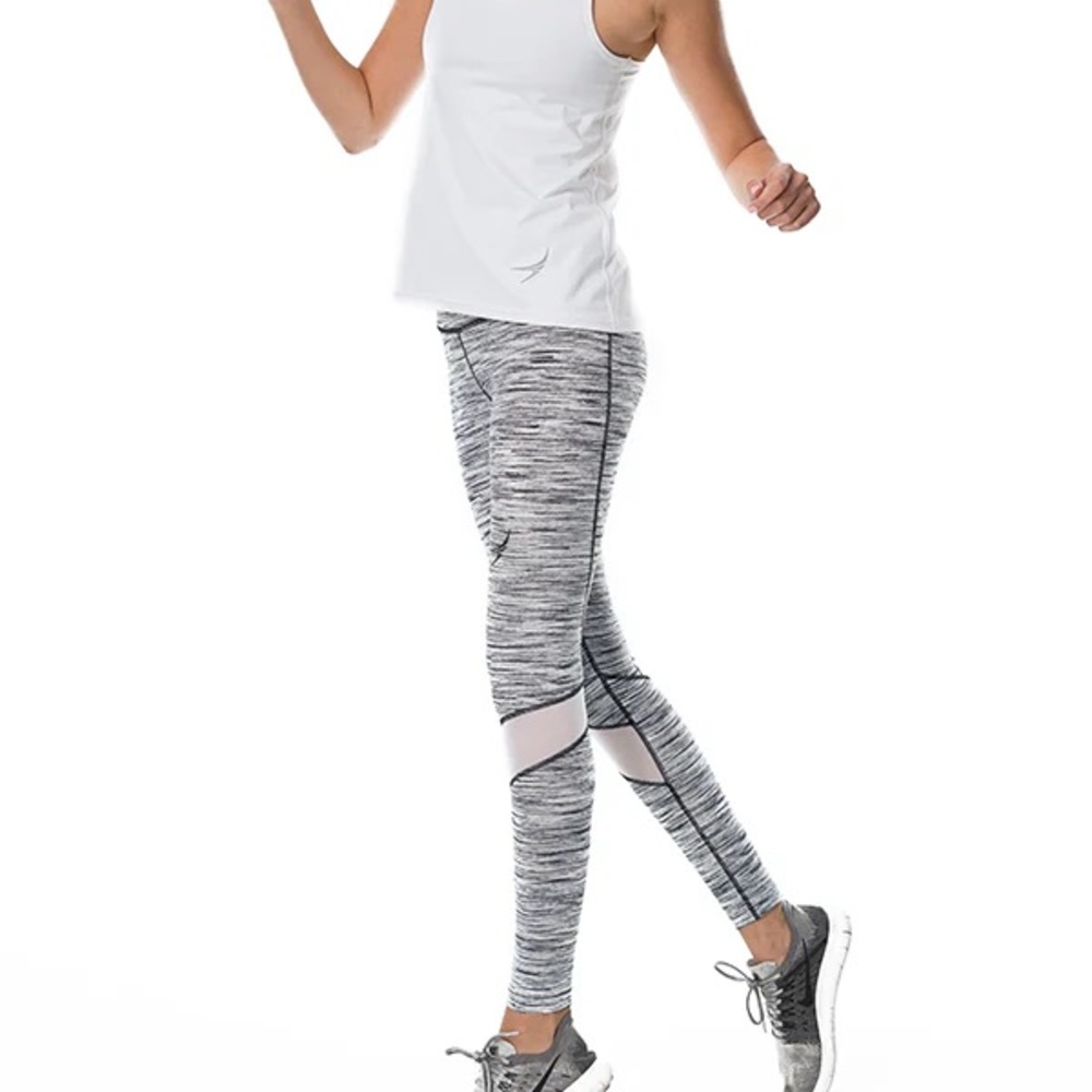 070EA.- Endeavor Athletic. Breathe Easy Legging. Size Small